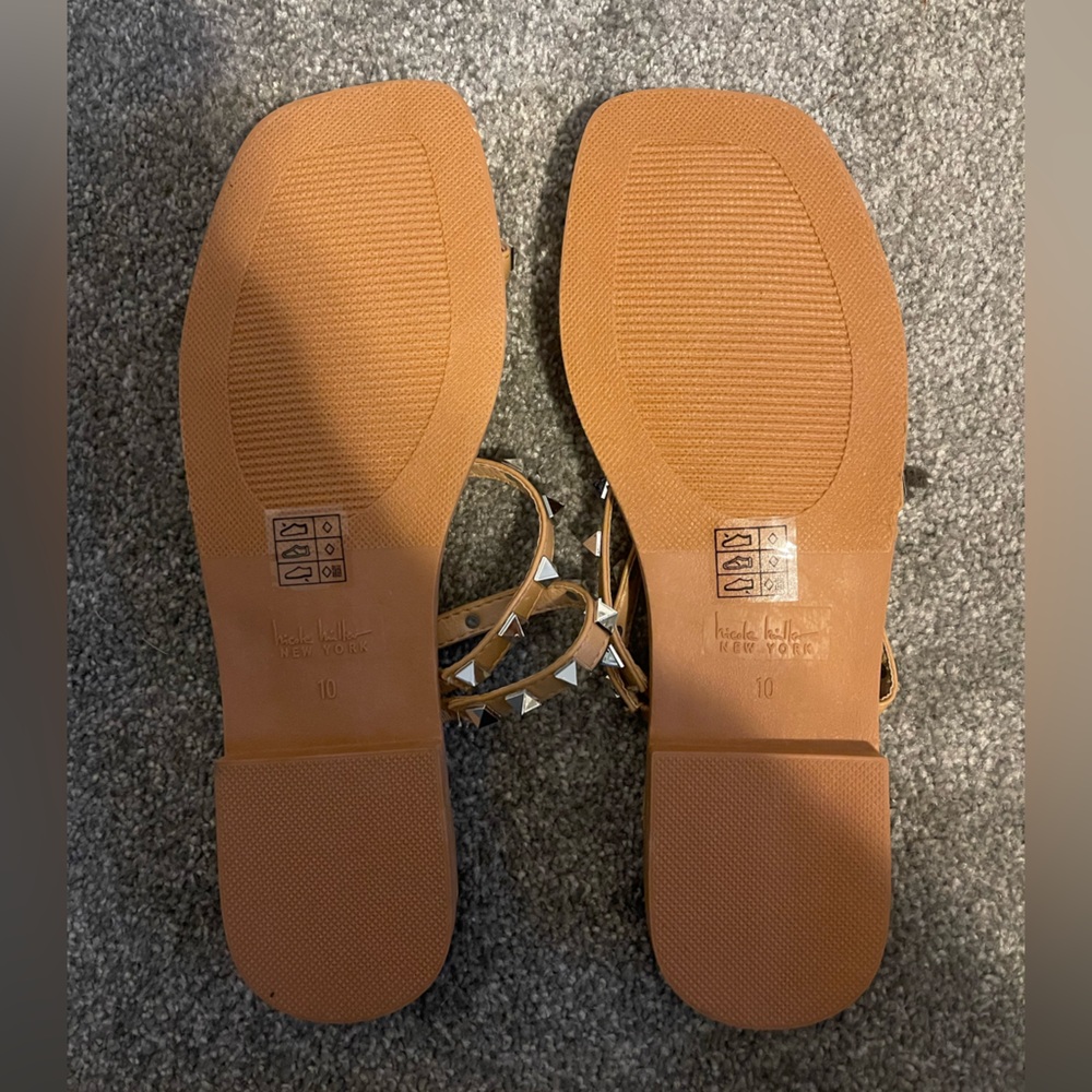 NWOT Nicole Miller Size 10 tan studded sandals - Picture 3 of 4